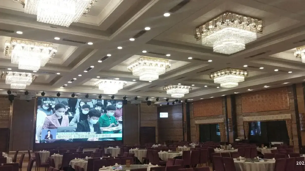 竹溪酒家南海店 · 一楼宴会厅 · 水晶灯与 LED 主屏原样保留