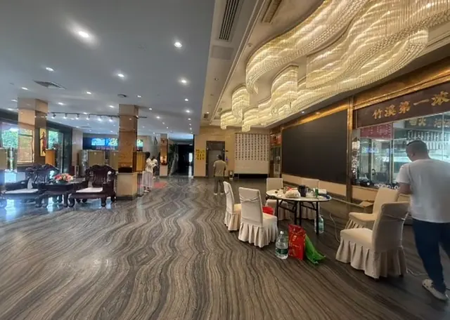 一层大堂望向宴会厅