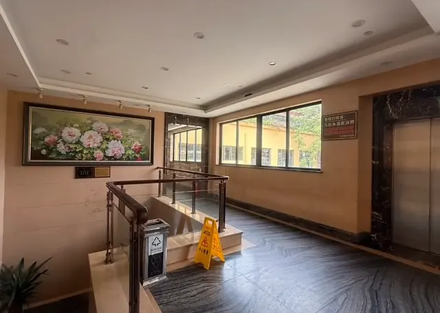 三层 VIP 包厢走廊