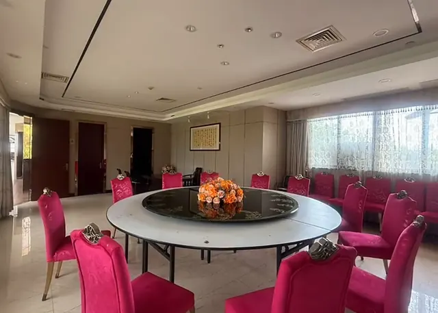 三层 VIP 包厢走廊